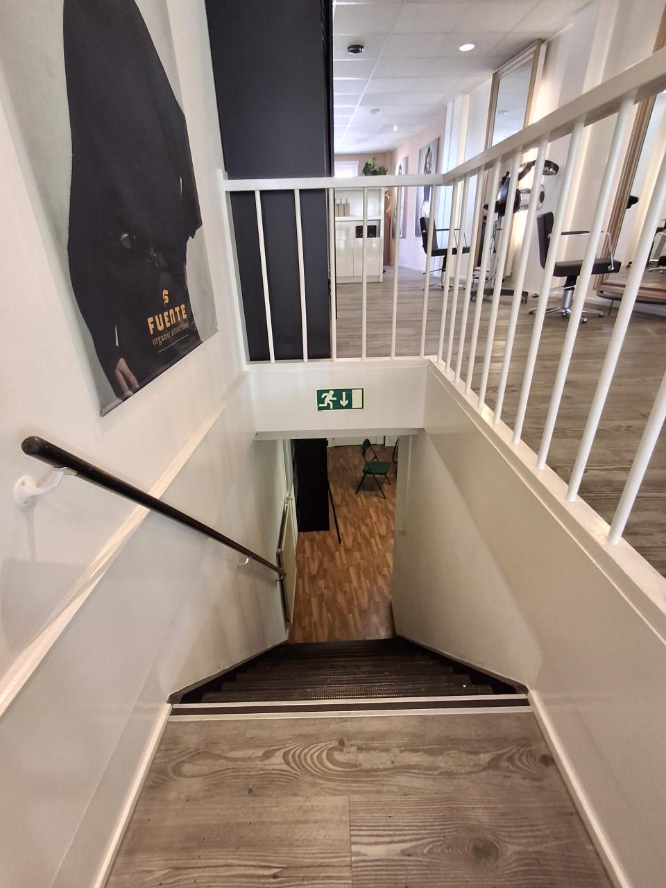 TE  HUUR  Winkel / Kantoorruimte