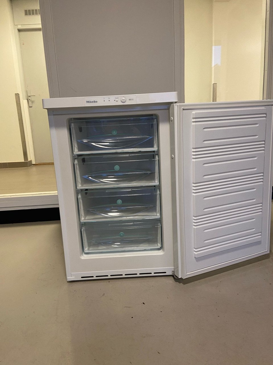 Te Koop Miele Tafelmodel diepvries*****