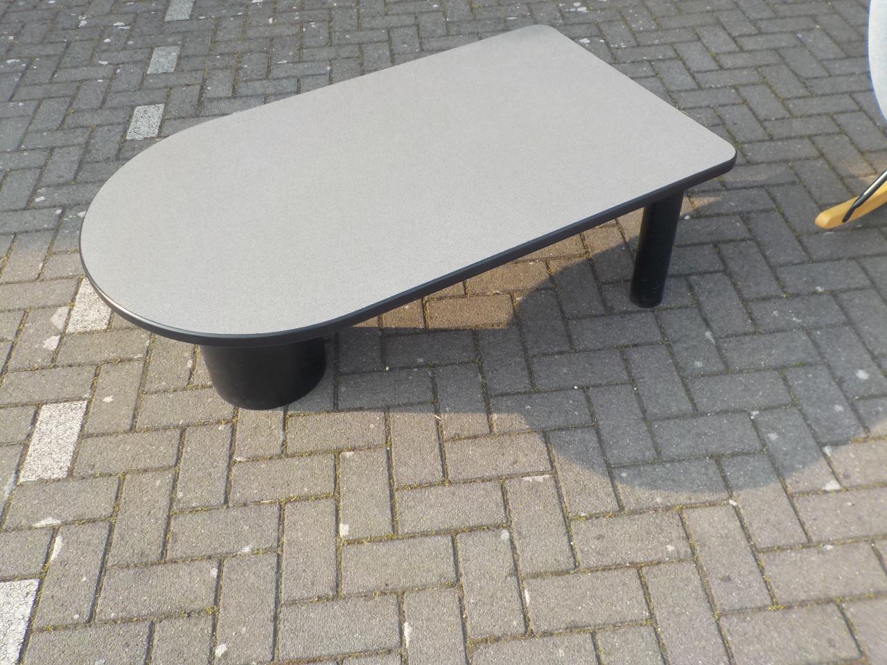 Salontafel in zeer goede staat  koopje 15 euro