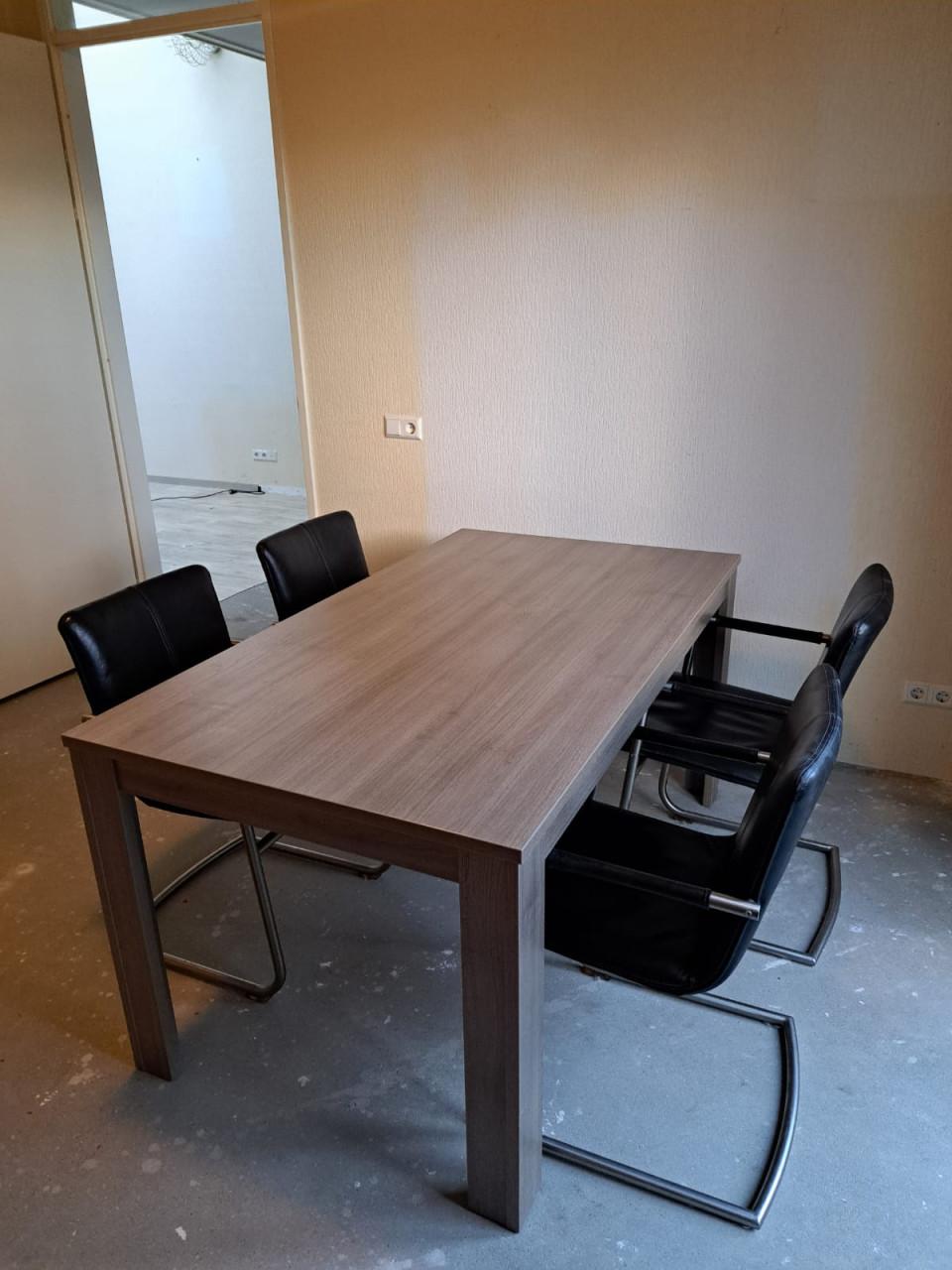 Nette eethoek met stoelen