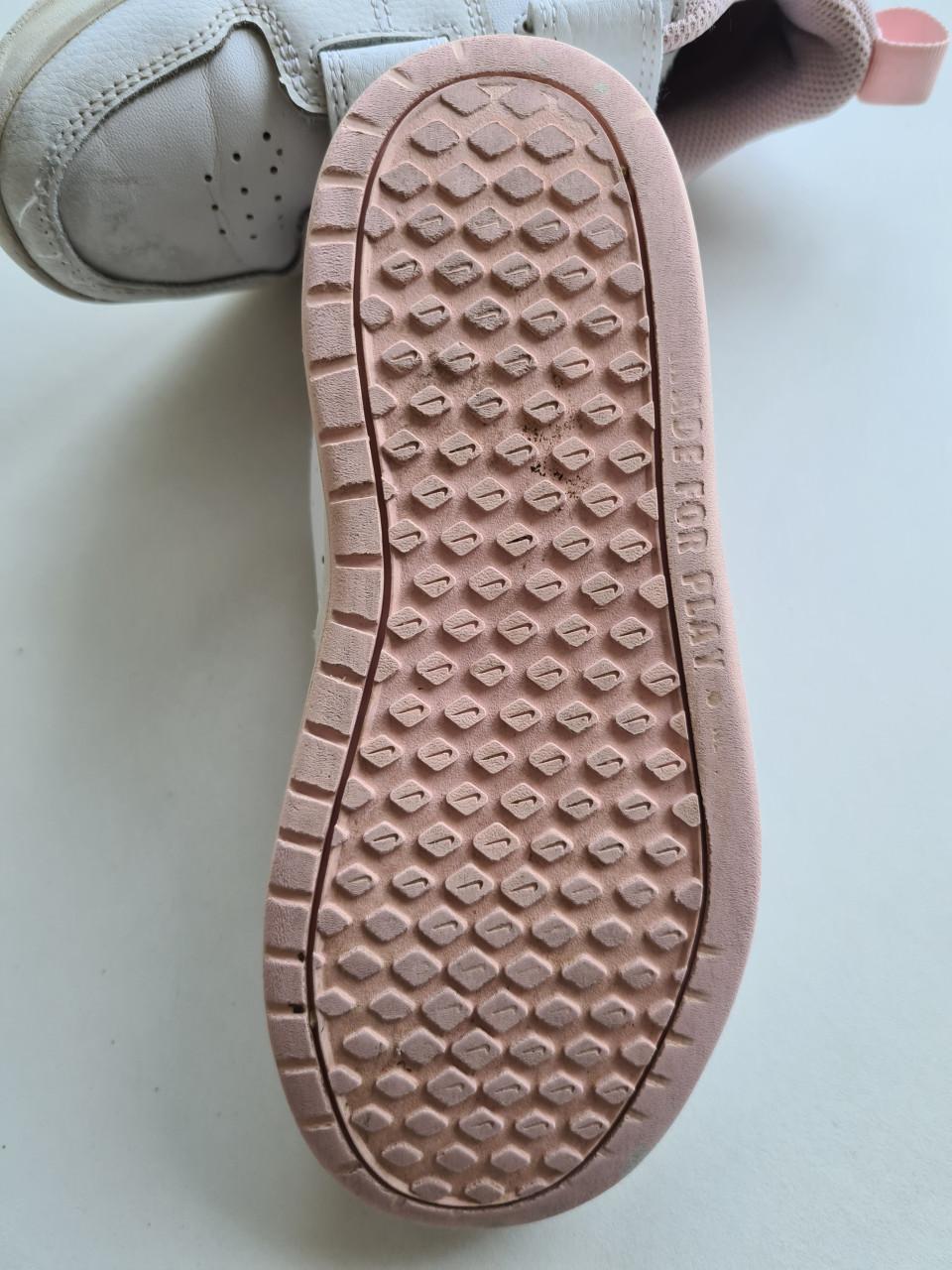 Nike witte met roze klittenband sneackers Maat 31