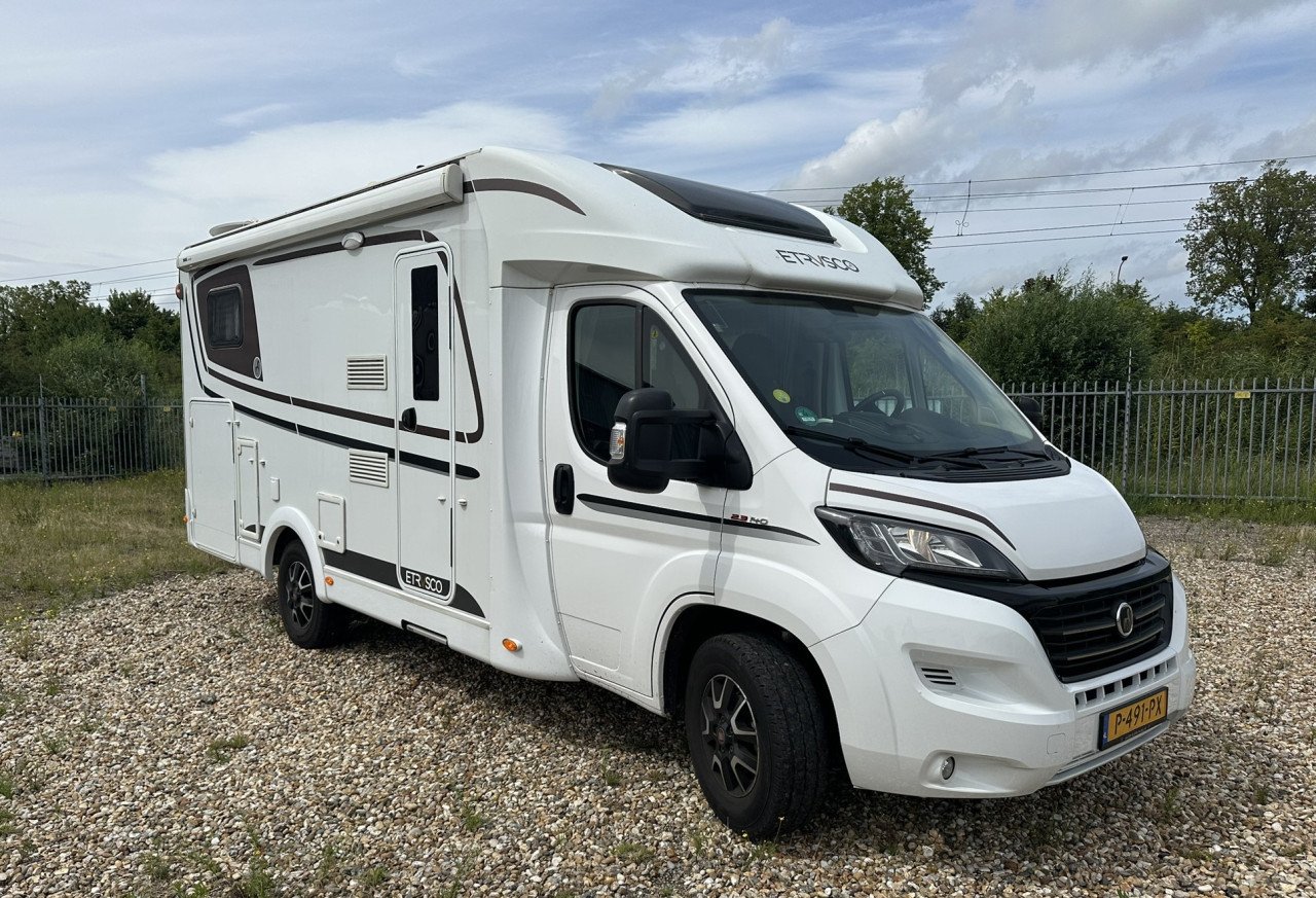 Prachtige Etrusco T6900SB uit 2020, nette camper met lengtebedden, 6.90cm