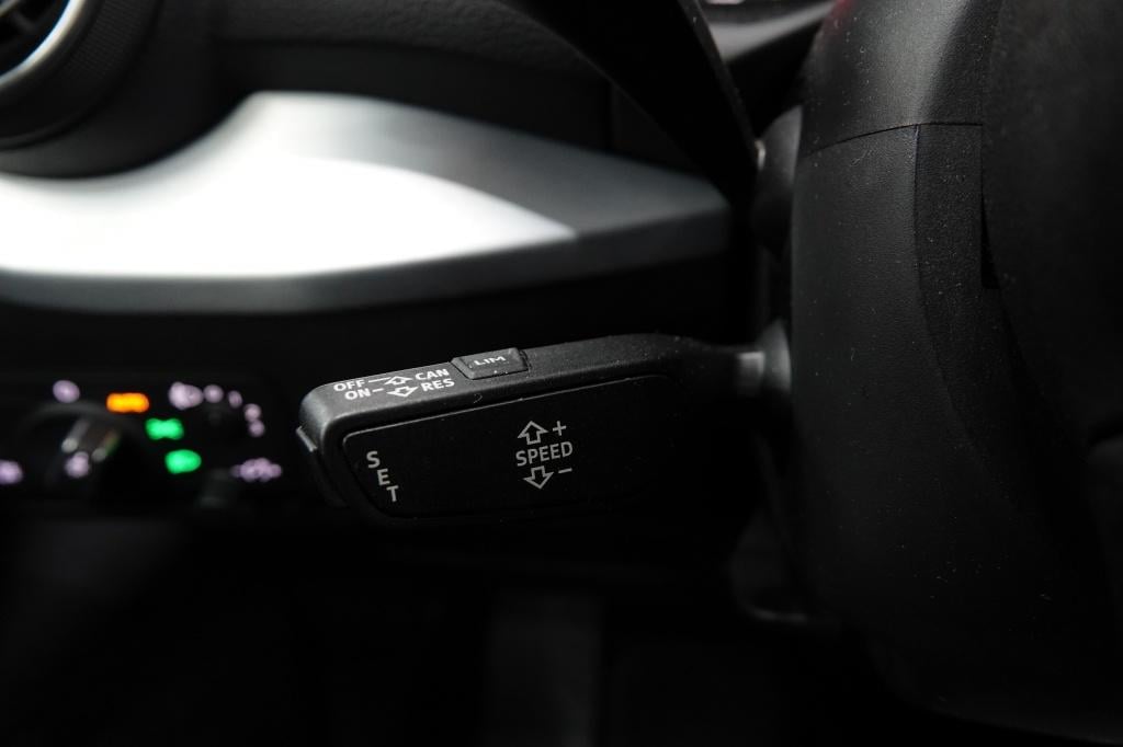 Audi Q2 1.0 tfsi sport | pdc | 19" | driveselect |