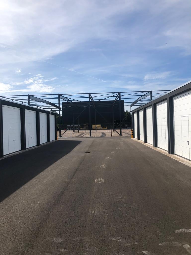 Te huur per direct grote garage / loods / opslag XXL te Yerseke