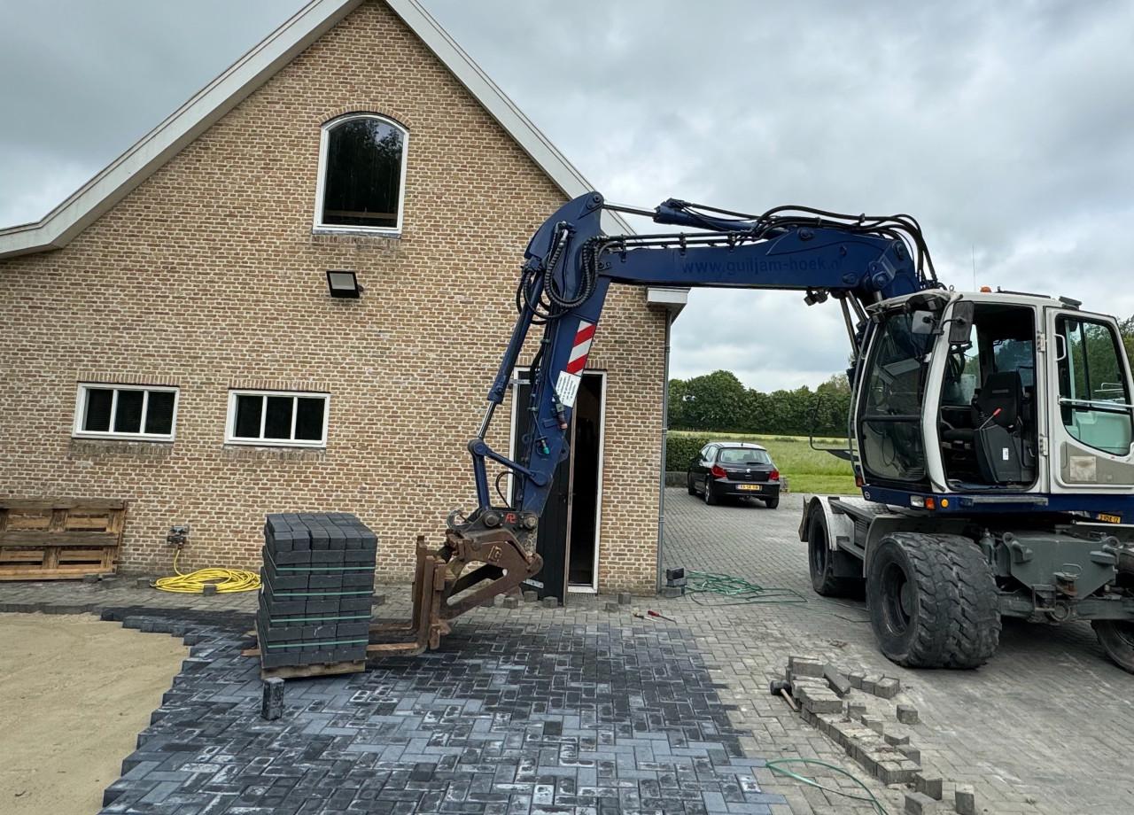 Graafmachine met machinist voor diverse graafwerkzaamheden