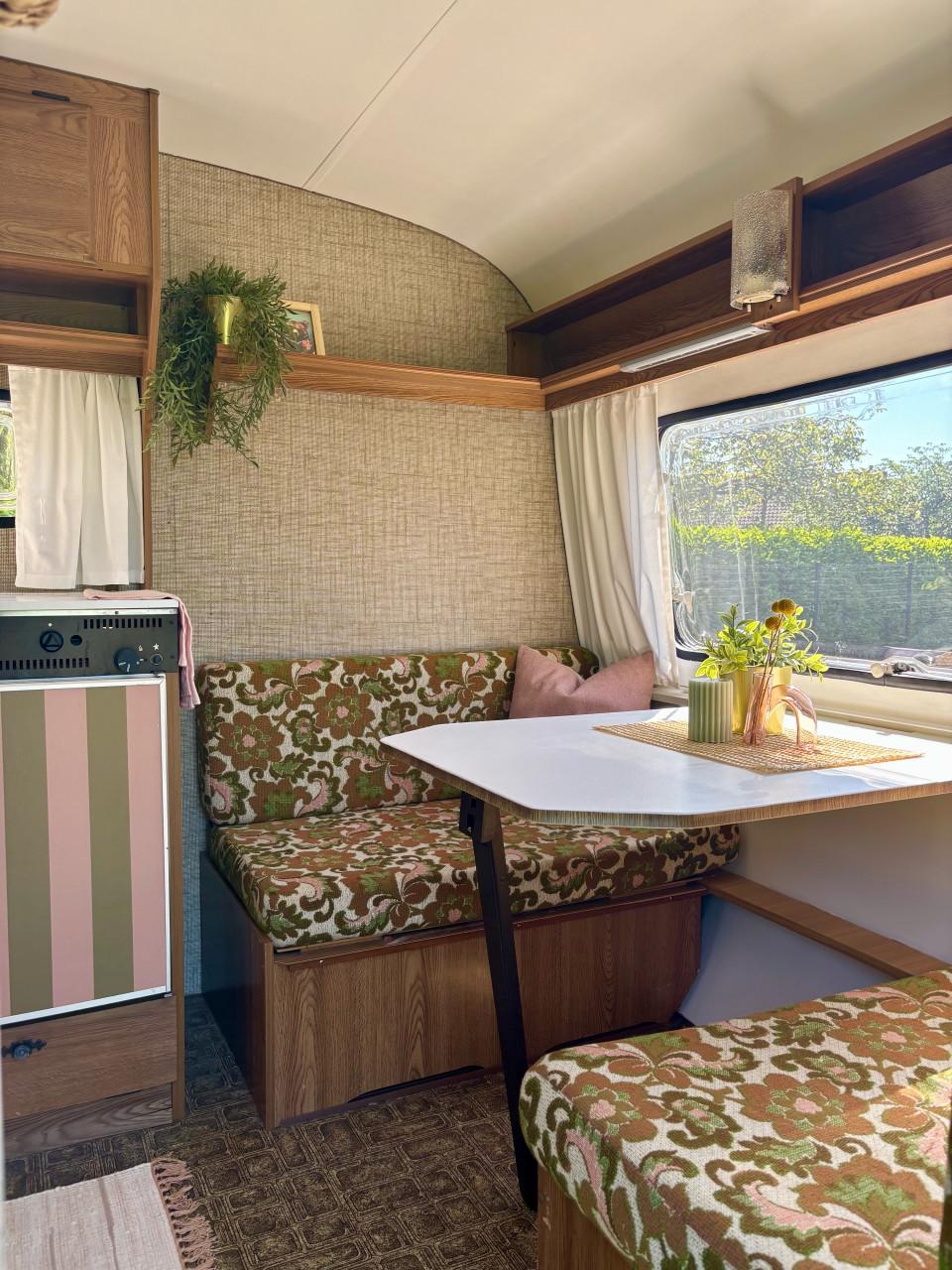Te koop mooie retro munsterland caravan 380