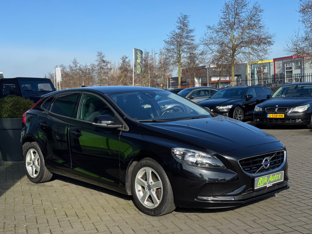 Volvo V40 2.0 t2 you! * cruise control * stoelverwarming * navigatie