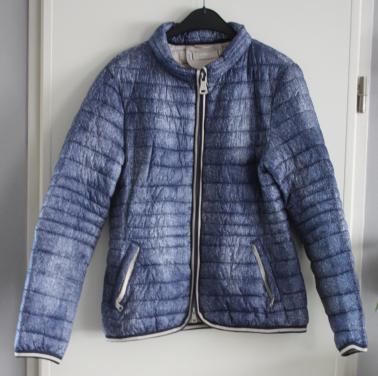 Lichtblauwe doorgestikte  tussen jas maat xl