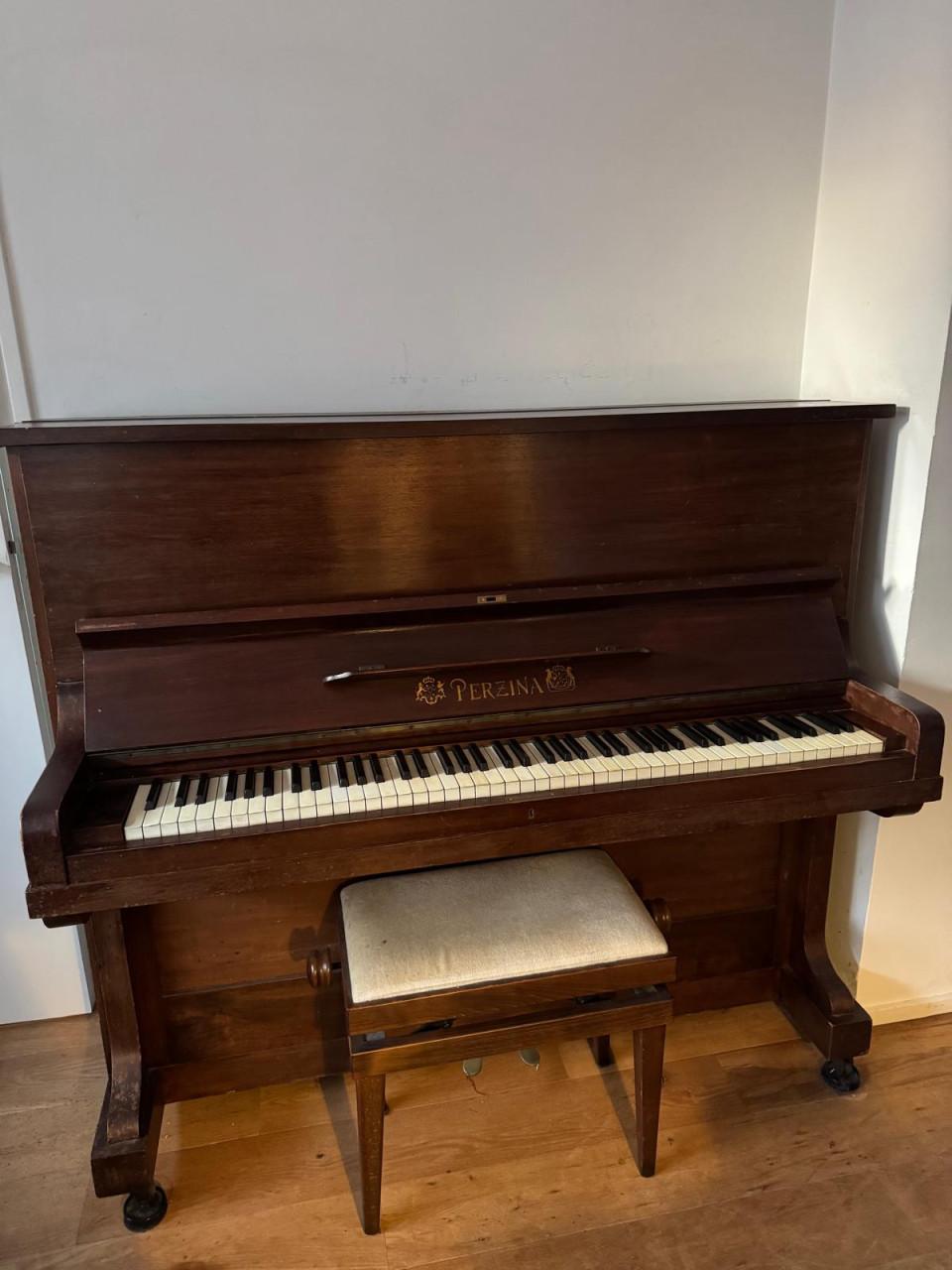 Piano Perzina 1954