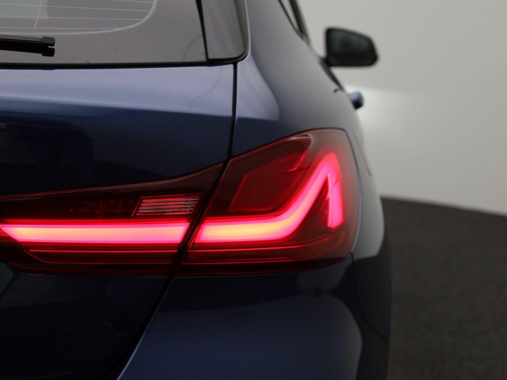 BMW 1 Serie 118i business edition | automaat | apple carplay / android auto