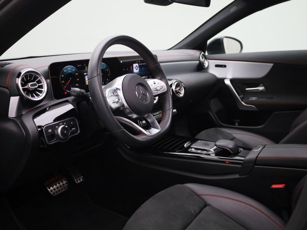 Mercedes-Benz Cla shooting brake 200 business solution amg | automaat | pan