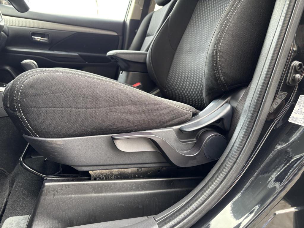 Mitsubishi Outlander 2.0 connect pro