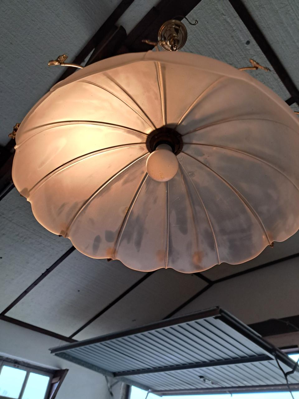 Plafondlamp glas met messing versiering