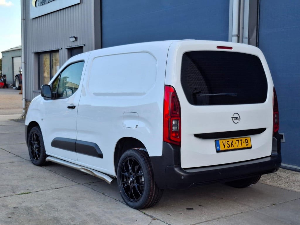 Opel Combo 1.5d l1h1 edition airco / cruise controle / navi / euro 6