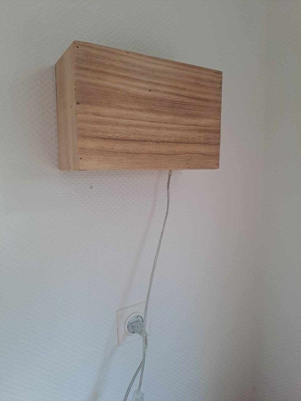 3 Kwantum houten wandlampen