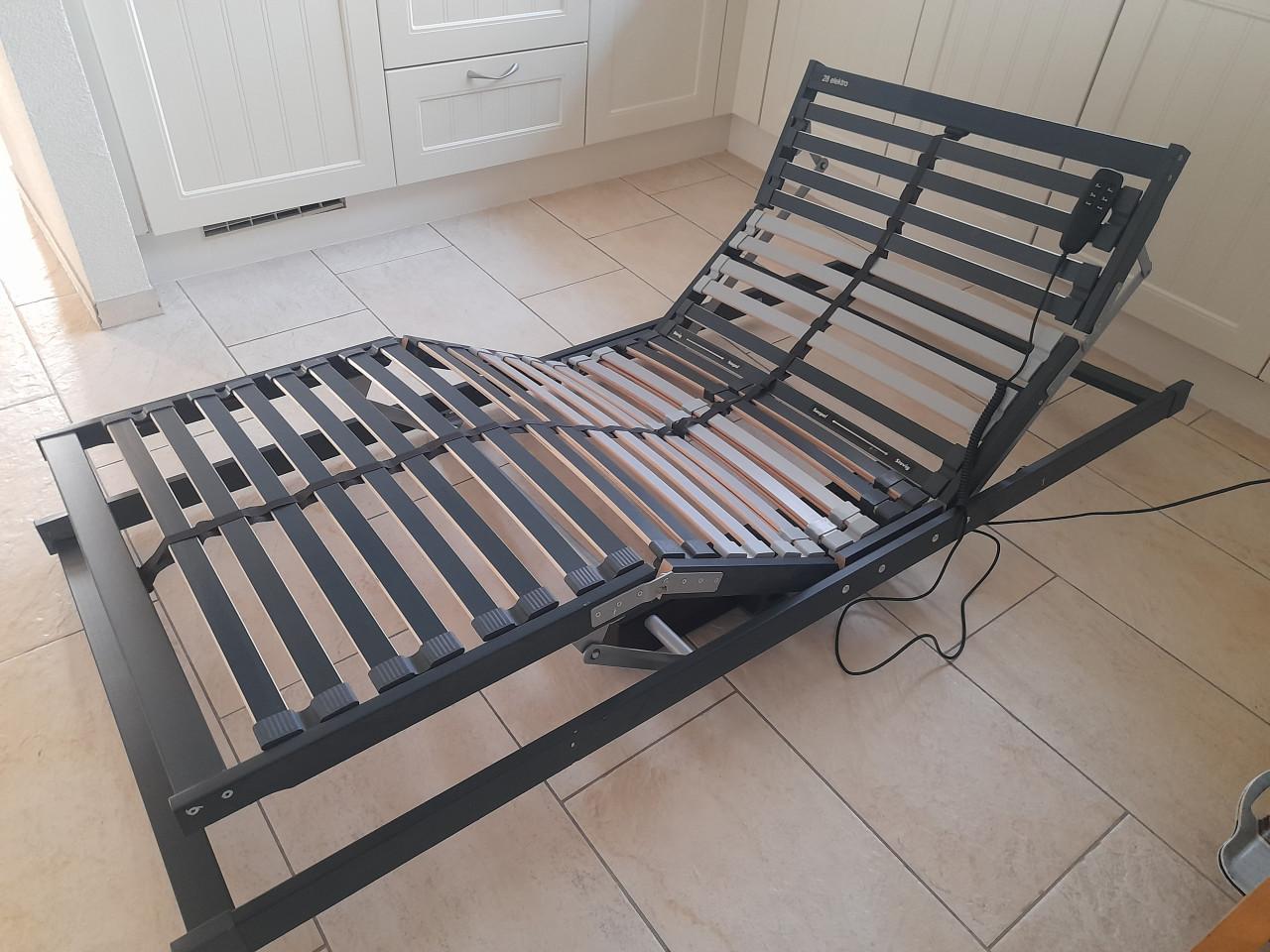 Elektrisch verstelbare Lattenbodem 90 x200 (in goede nette staat )