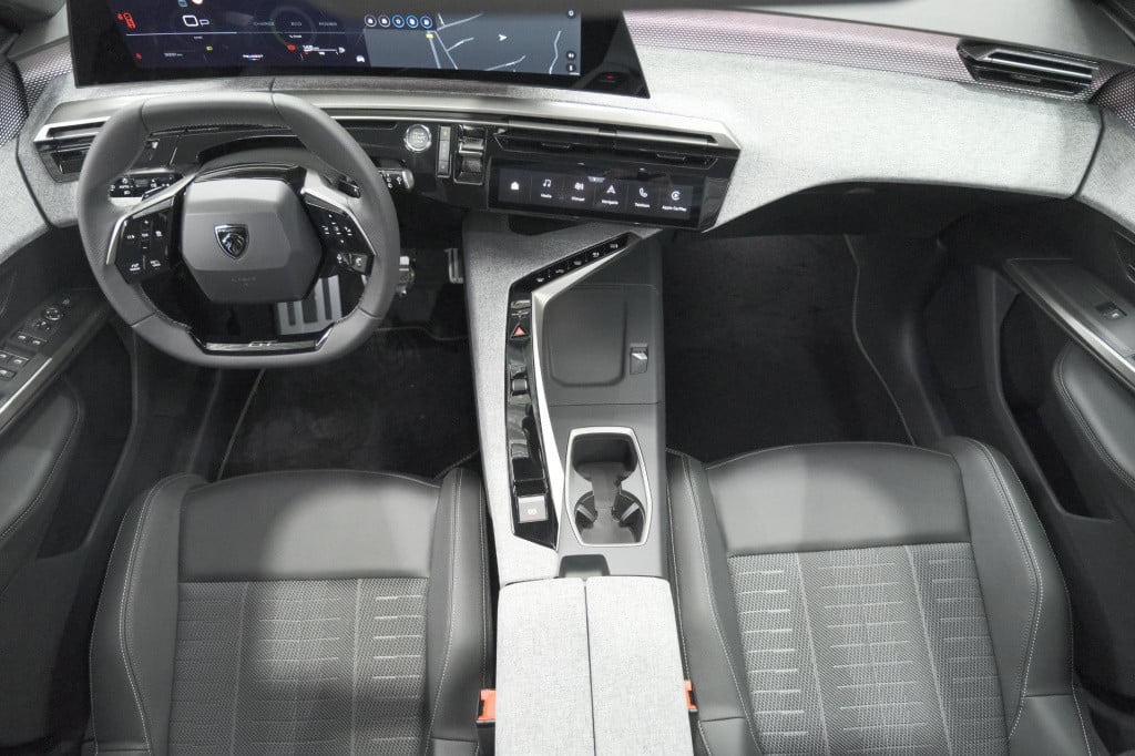 Peugeot 5008 1.2 hybrid 145 gt | panoramadak | camera | elektrische achterk