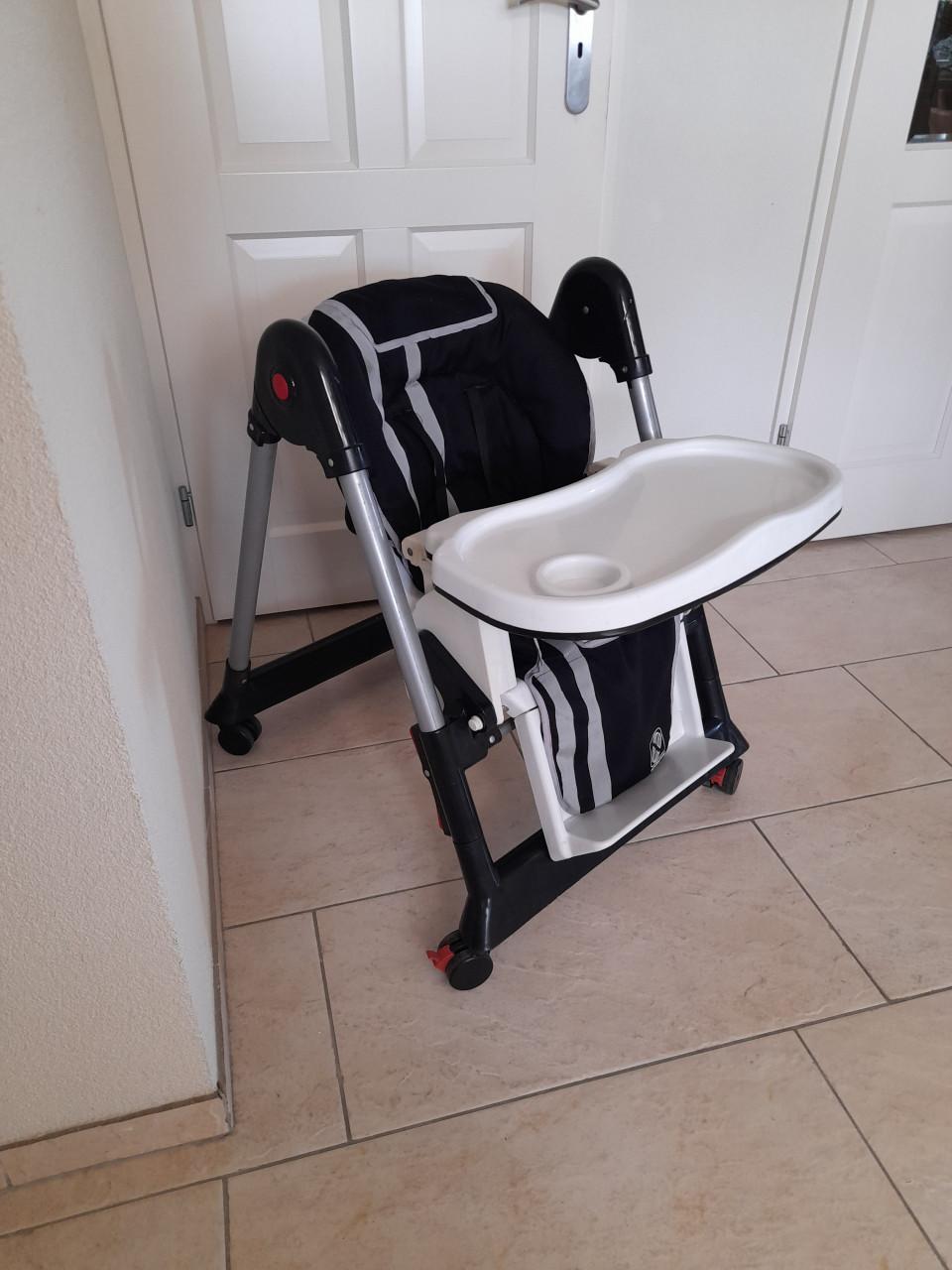 Verstelbare kinderstoel (in goede staat )