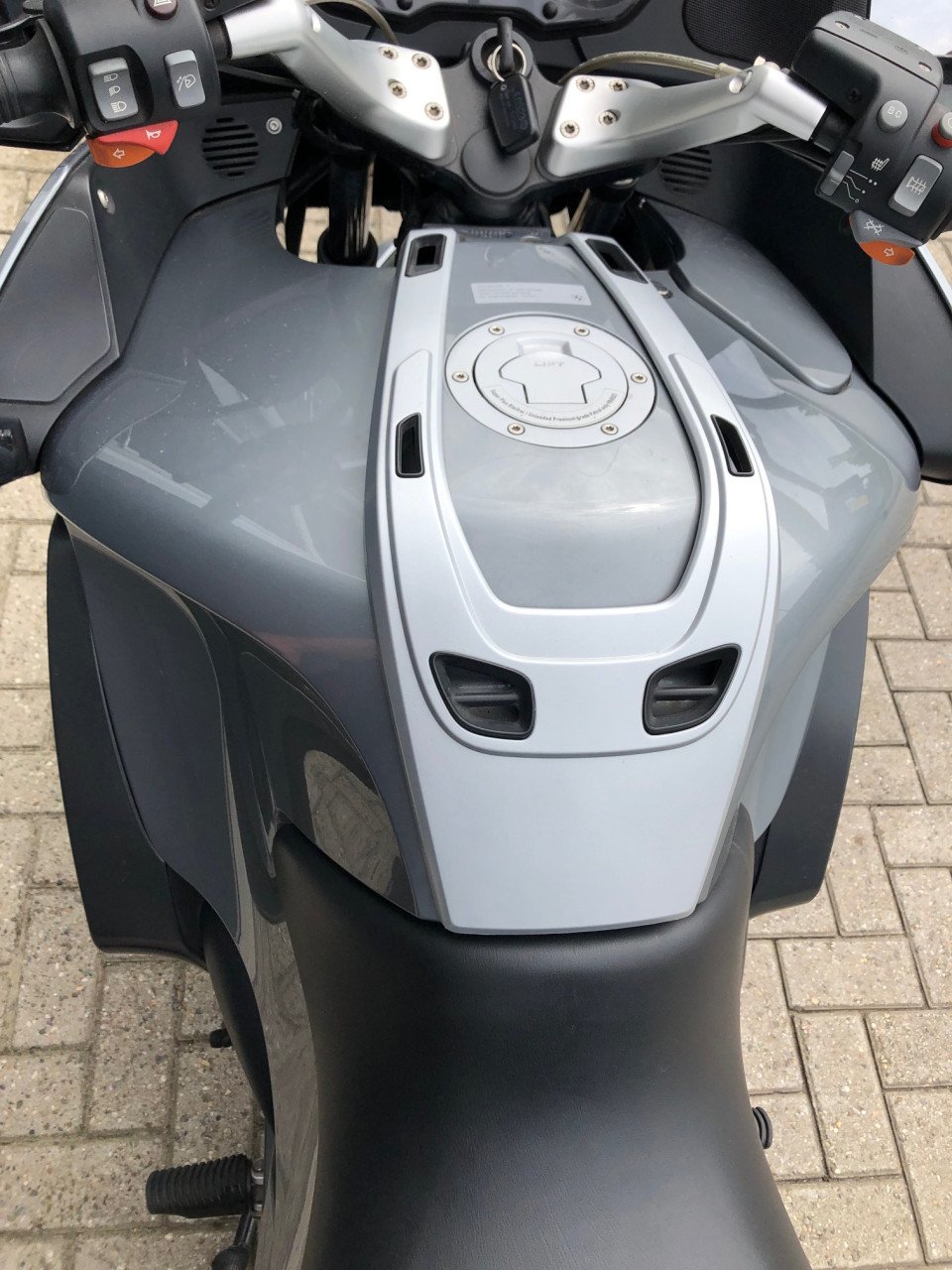 BMW R1200RT van 1e eigenaar met slechts 42 dkm, nieuwstaat €4850,-