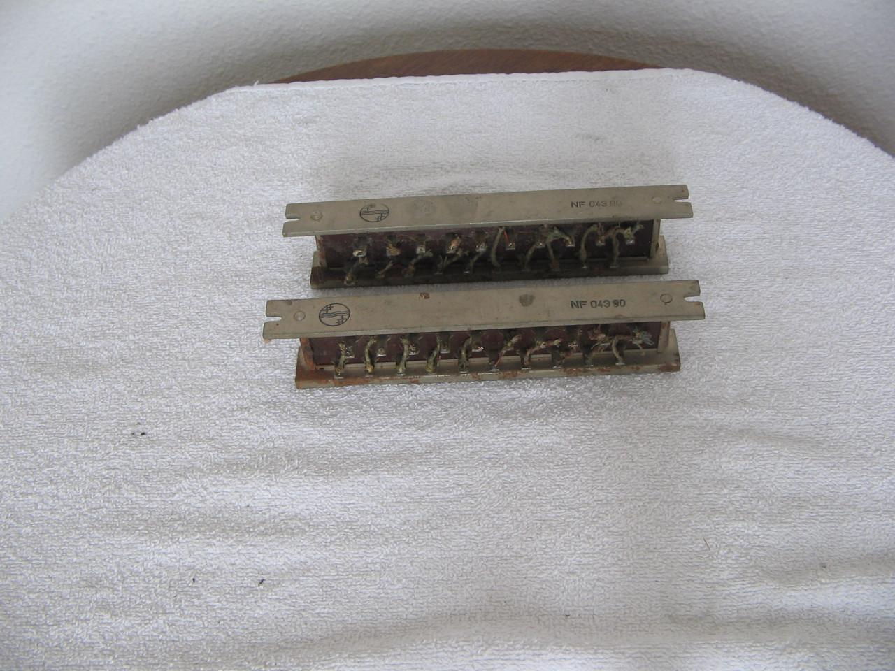 Telefoon aansluitblok NF 04390 twee stuks.