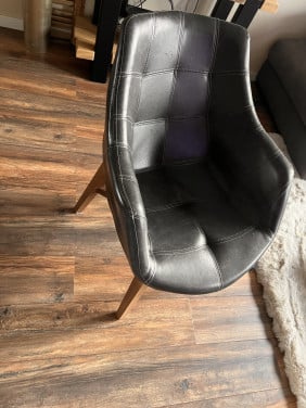 Te koop 5x eetkamerstoel samen €50