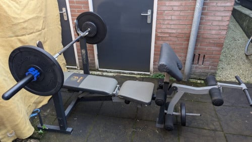 Fitness toestel, inclusief gewichten en halters