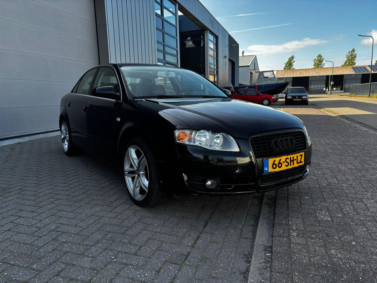 Audi A4 limousine 1.8 20vt automaat!