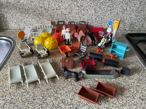 Grote hoeveelheid losse Playmobil onderdelen,   Bomen etc.