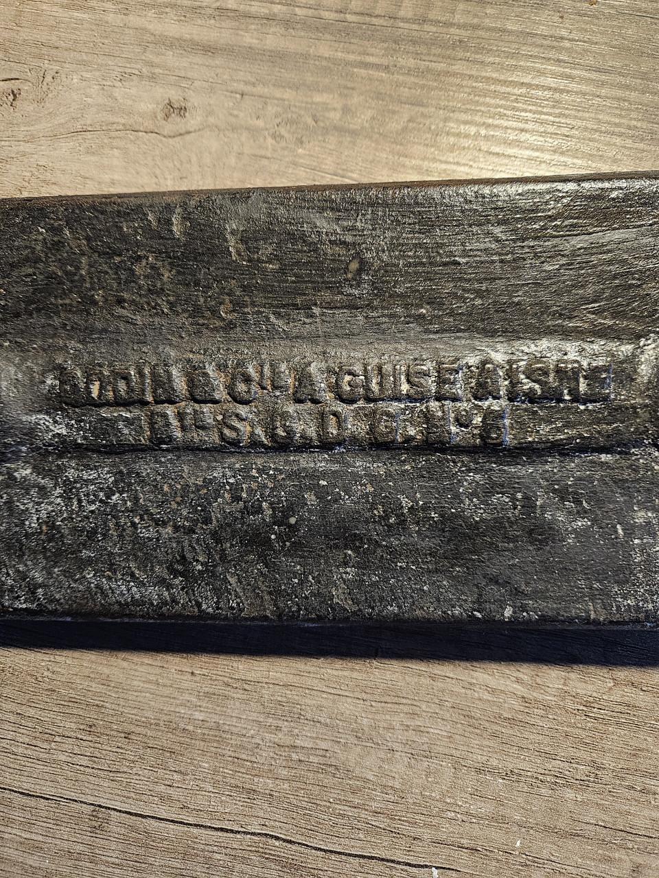 Prachtig antiek wafelijzer voor hosties met mooie bibeltext