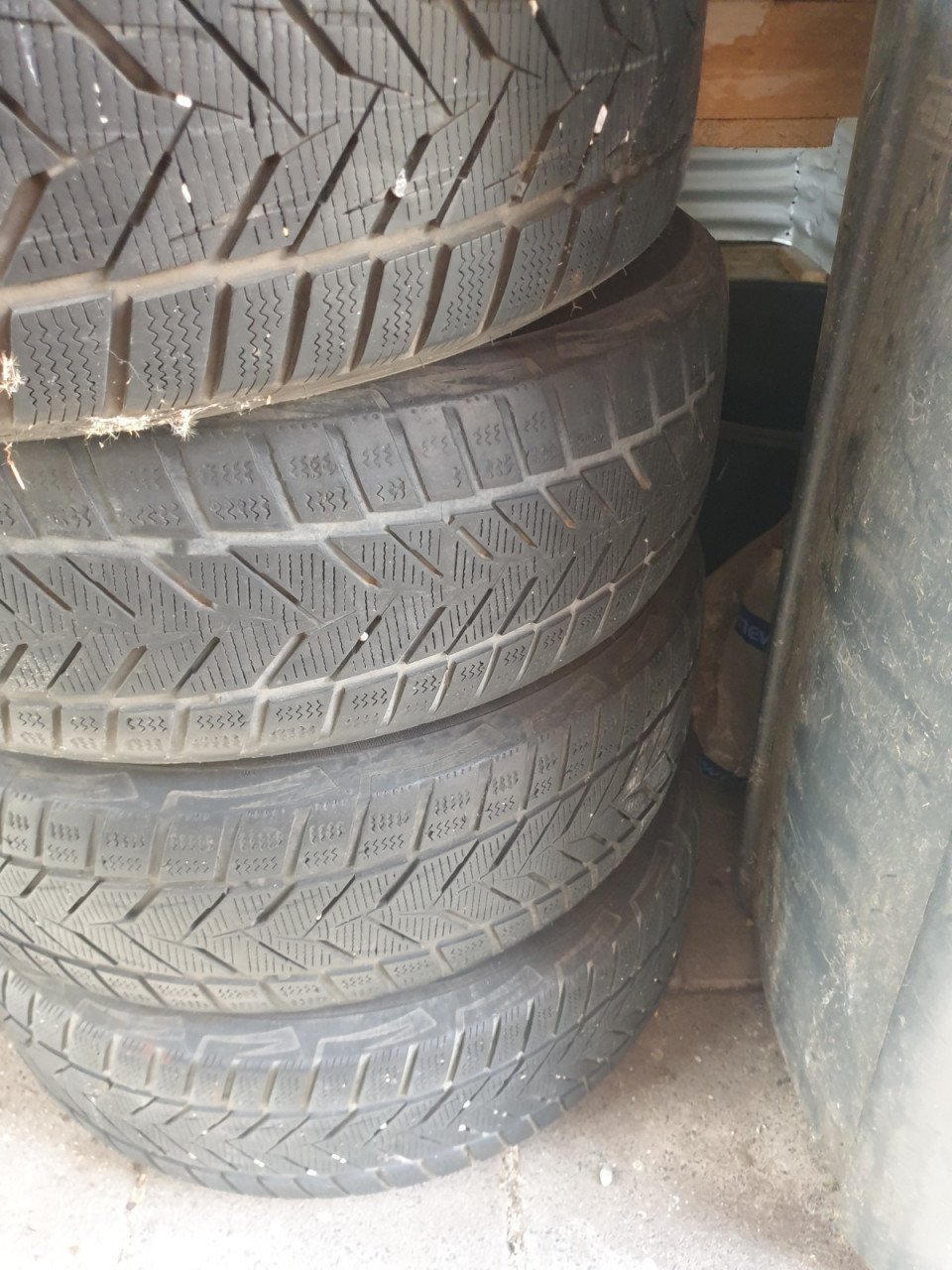 Set lichtmetalen velgen Vredestein banden 255/15 r18