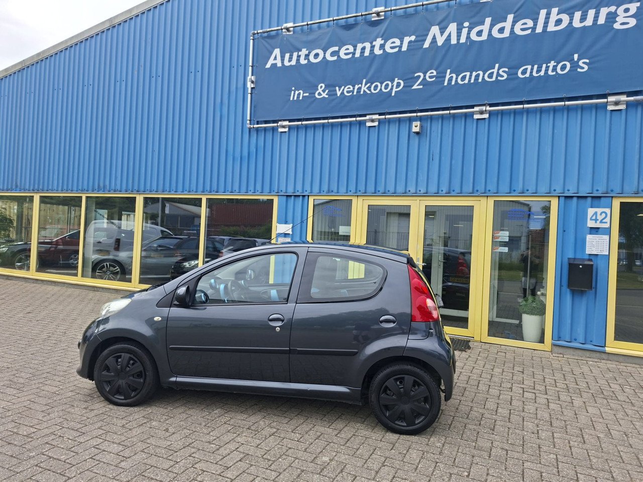 Peugeot 107 1.0 12v XR 5deurs bj:2008 airco i.z.g.st