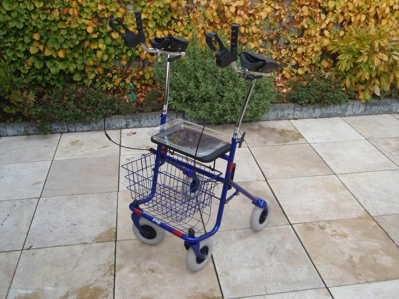 Nieuw Premis opvouwbare rollator met zitje dienblad mand en onderarmschalen