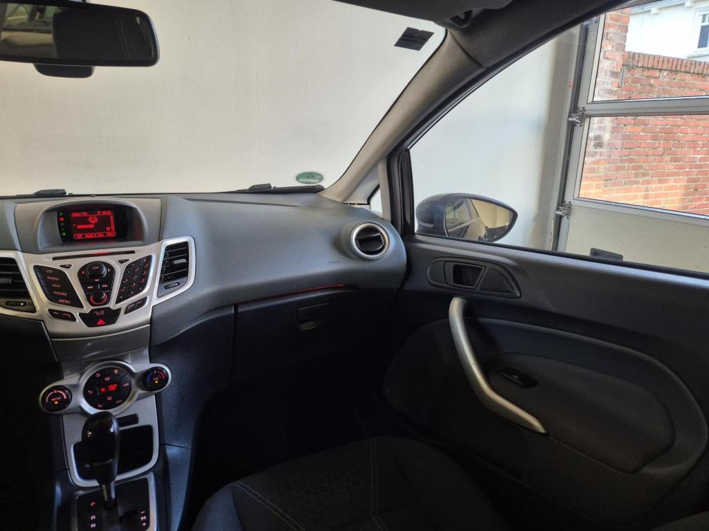 Ford Fiesta 1.4 titanium / automaat / nieuwe distriebutieriem