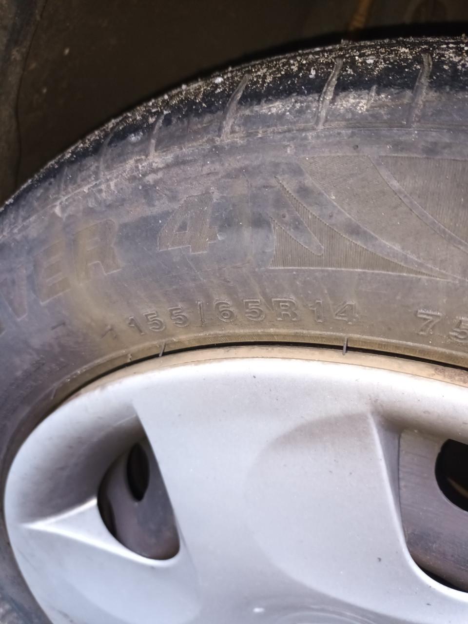 Nieuwe autobanden en reparatie