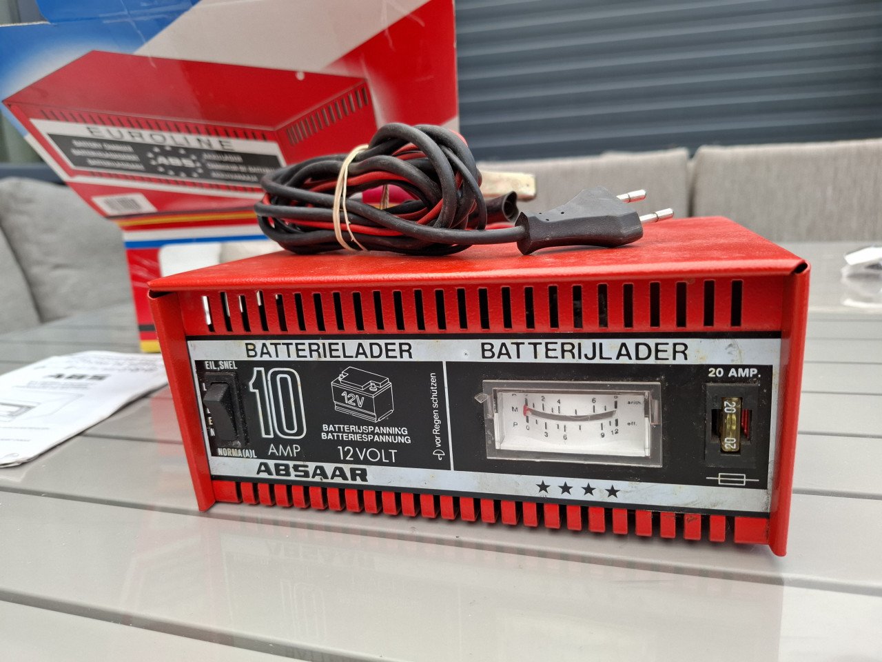 Absaar 10 AMP. Lader voor autoaccu 12 Volt,