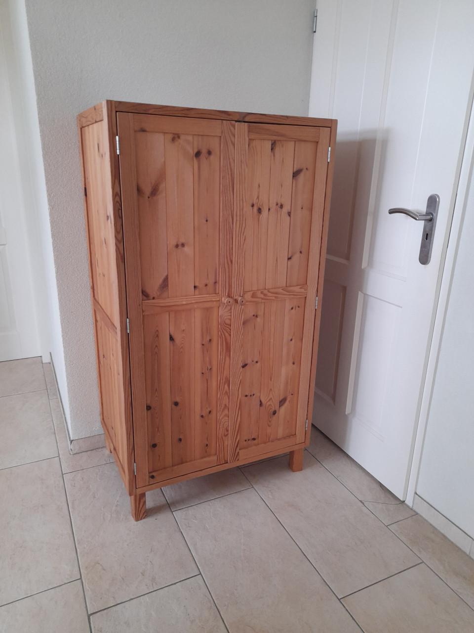 Massief houten Linnenkast   75 x 52 x 136H (in goede staat )