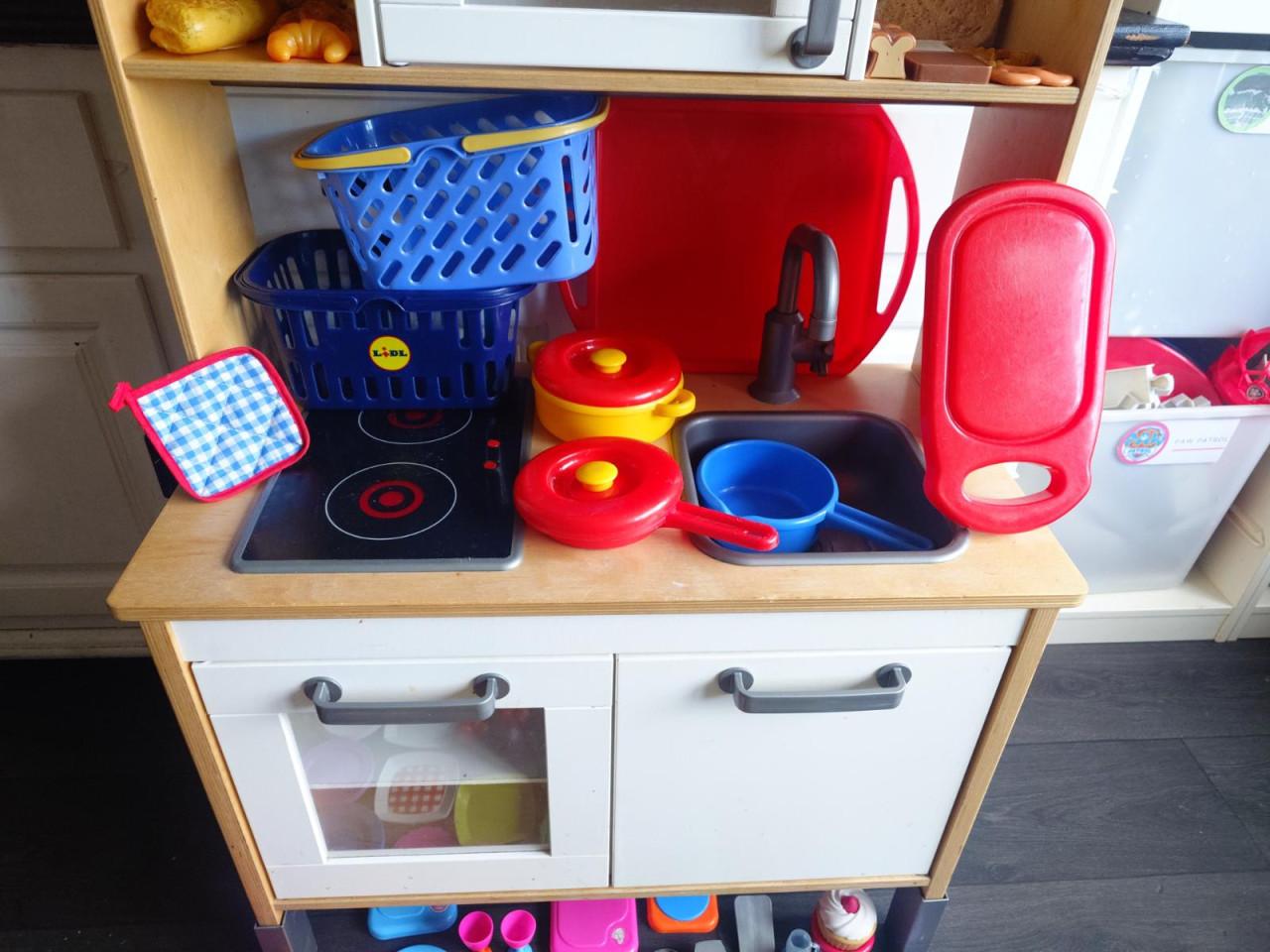 Speelkeuken Ikea Duktig + ca 200-delige accesoire set