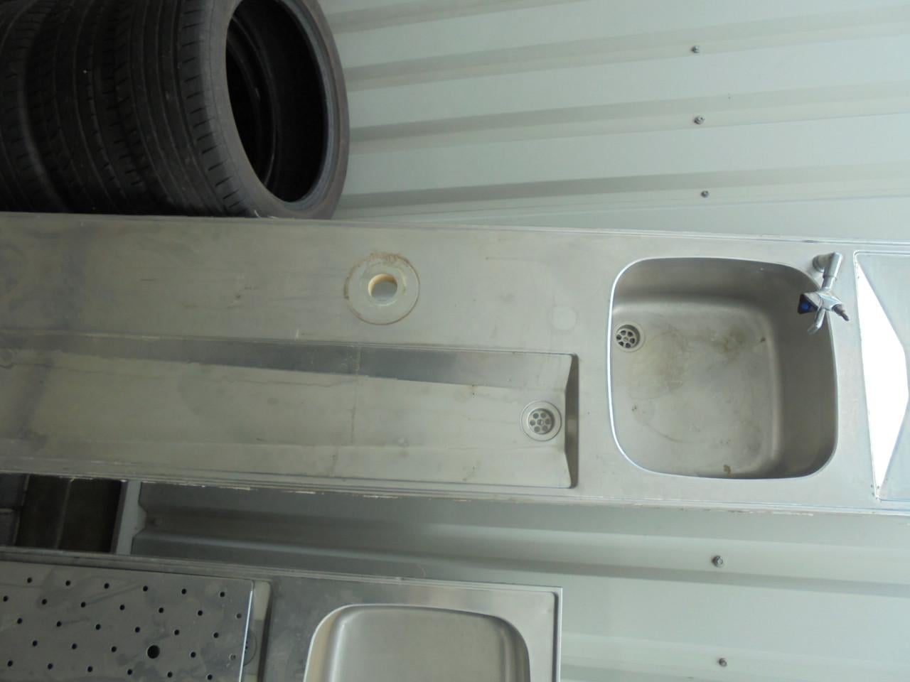 Divers horeca keuken werktafels ,en spoel bladen