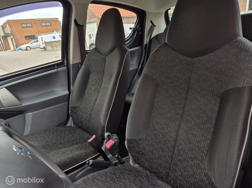 Peugeot 107 1.0 xs automaat / 5- deurs / airco / bluetooth