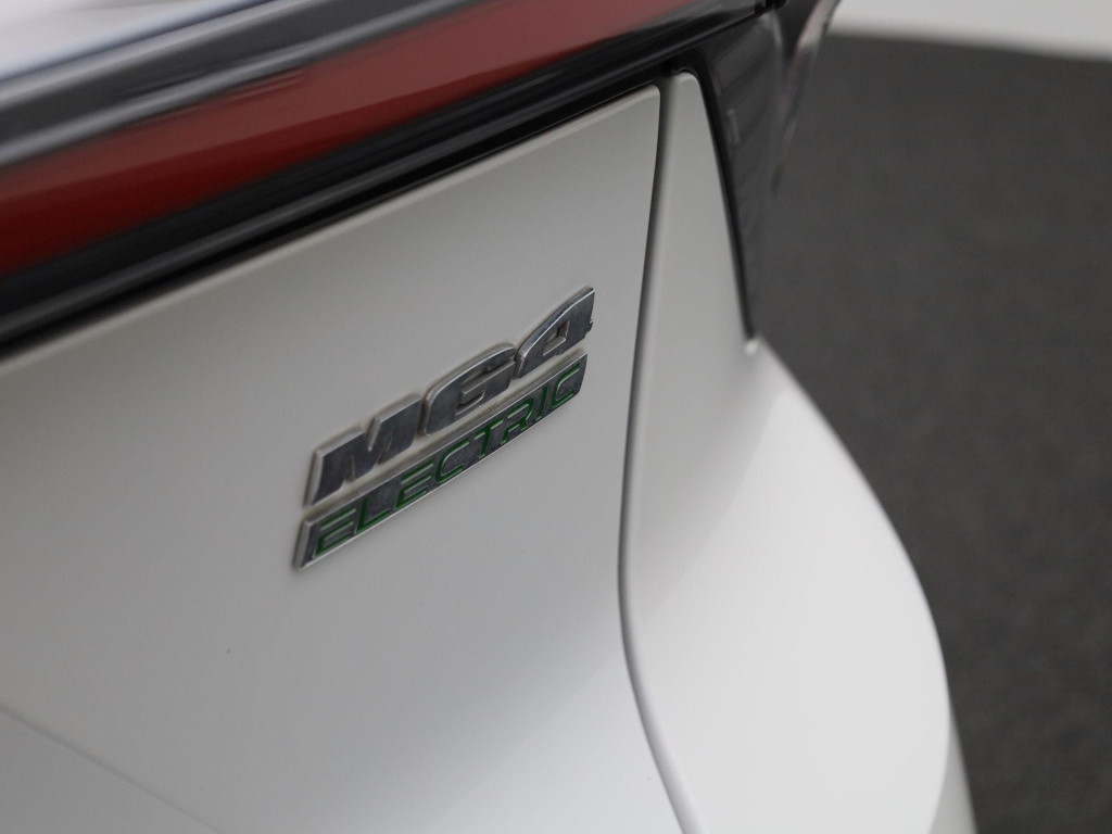 MG Mg4 64 kwh luxury