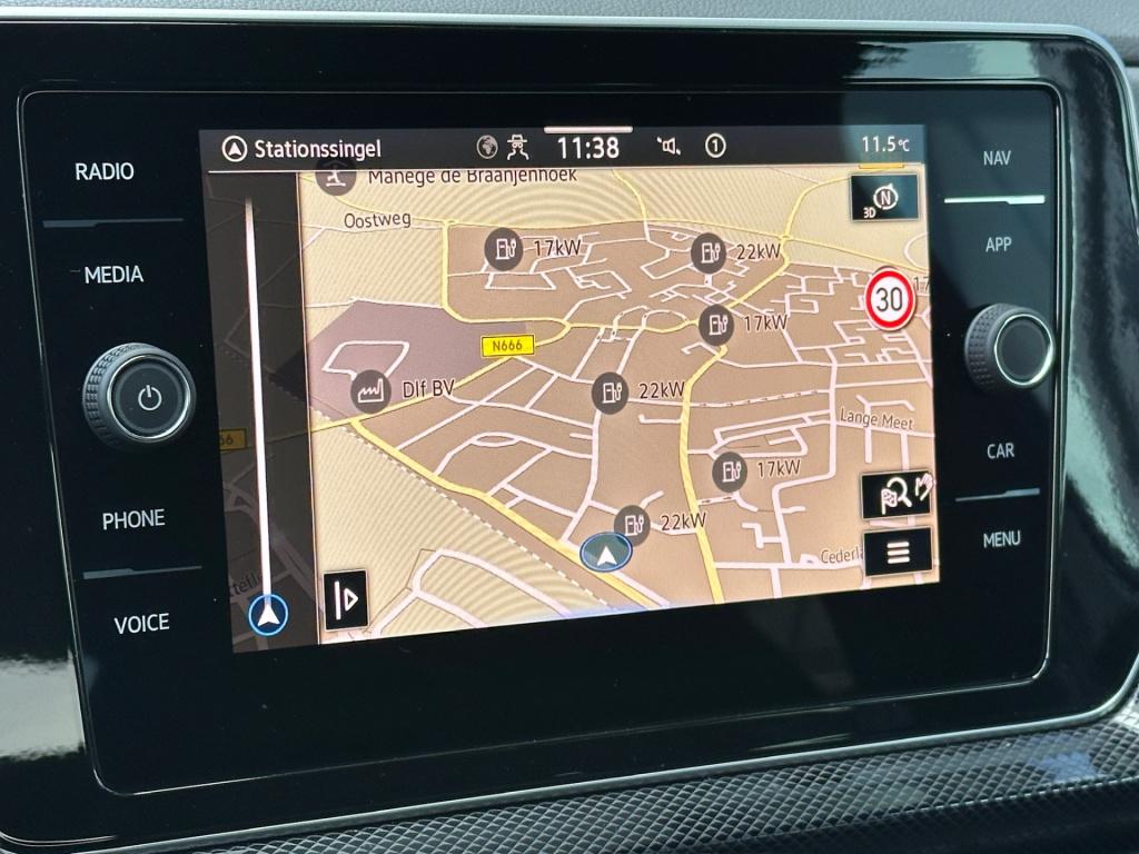 Volkswagen T-cross 1.5 tsi 150pk dsg r-line | black style | trekhaak | iq l