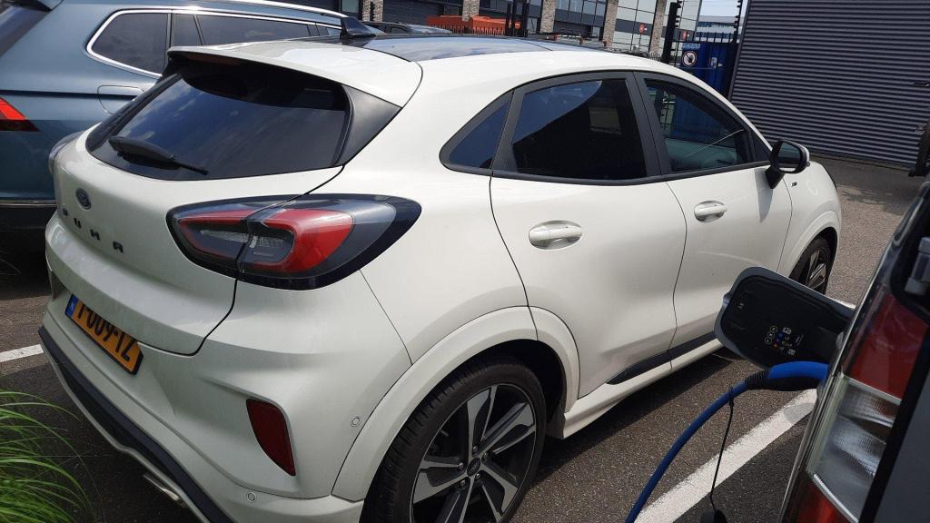 Ford Puma 1.0 ecoboost st-line x winter pack - pano dak - adapt. cruise con