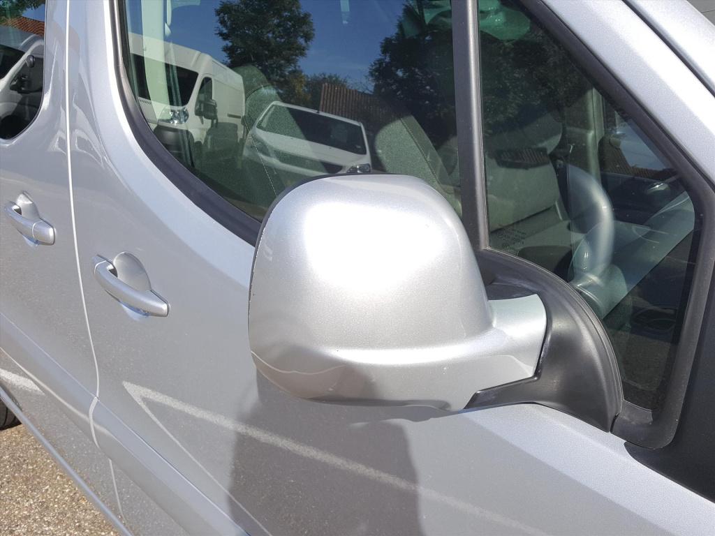 Peugeot Partner tepee 1.2 110pk active | trekhaak | apple carplay | airco |