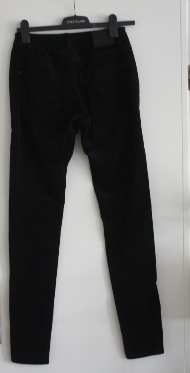 Nieuwe zwarte ribbroek  maat 34