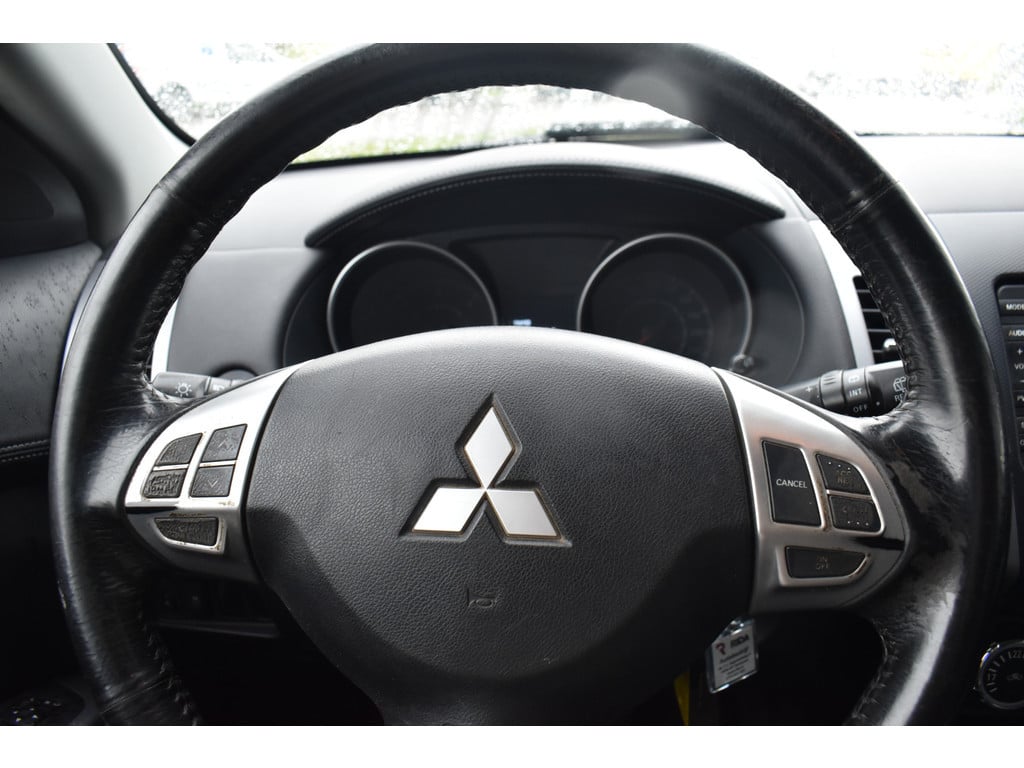 Mitsubishi Outlander outlander 2.2 di 4wd geel kenteken leder, navi, camera