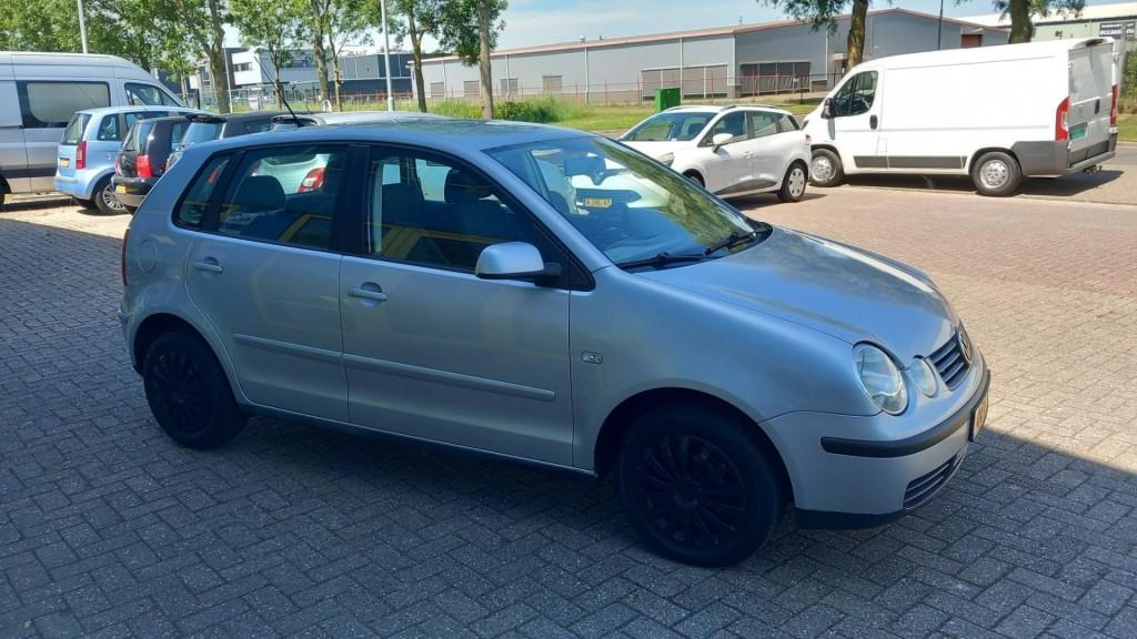 Volkswagen Polo 1.4 16v sportline