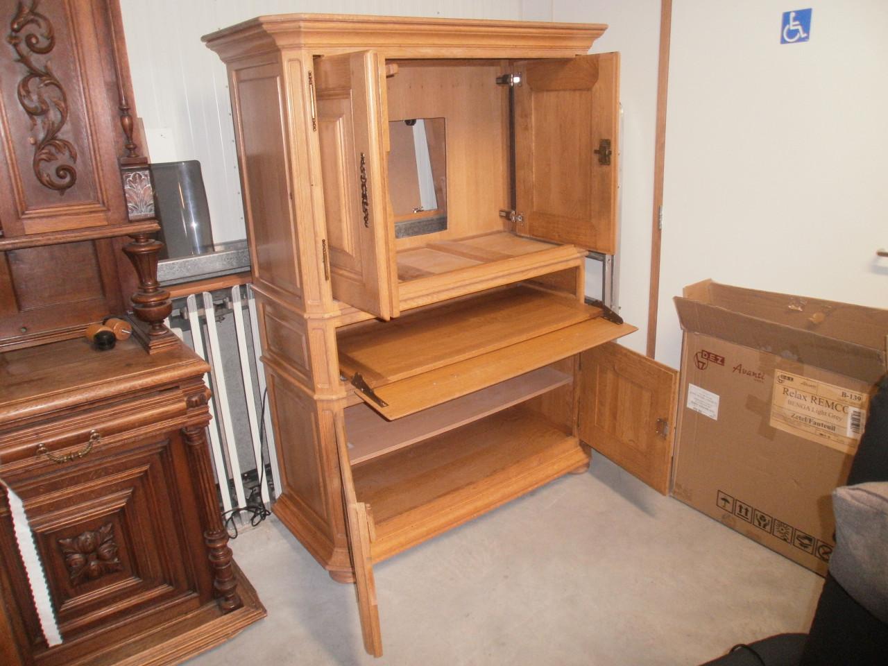 Geheel massief massief blank eiken t.v, meubel in zeer goede staat KOOPJE