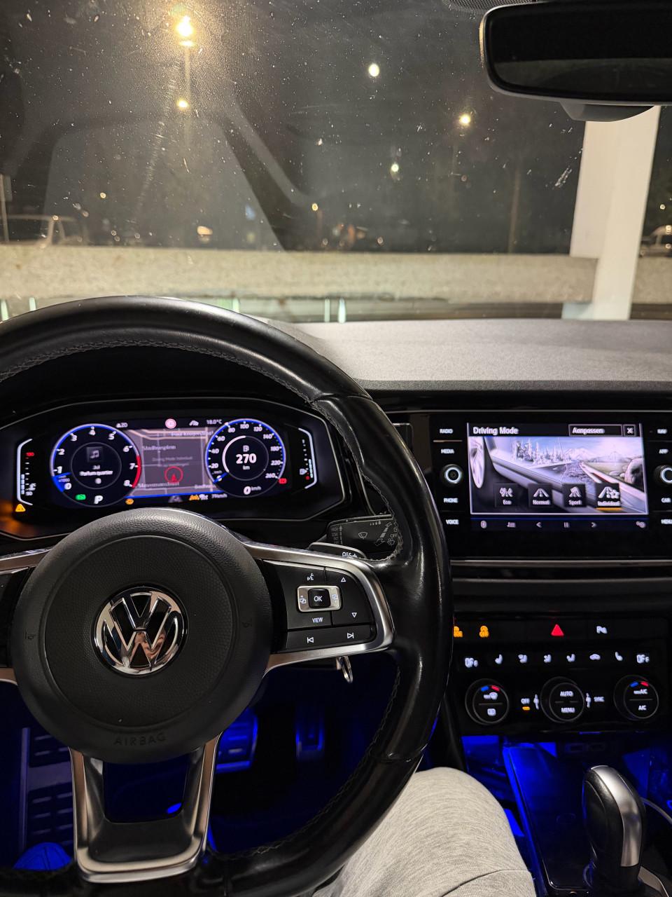 Volkswagen T-Roc R line 1.5 TSI 150pk 7-DSG 2019 Grijs