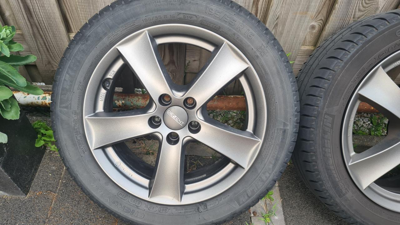 Mooie 16" Dezent velgen met zgan. Michelin banden