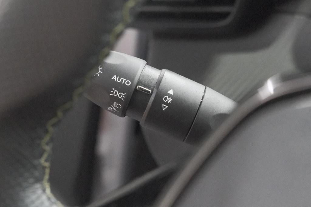 Peugeot 208 ev gt 54 kwh | 95,7% soh | 11 kw lader | 360 camera | alcantara